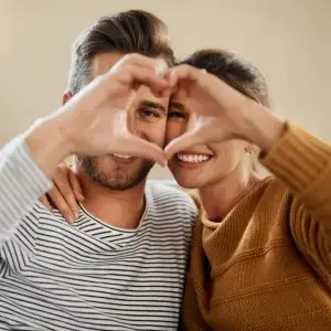 Date night ideas at home, draw and feel